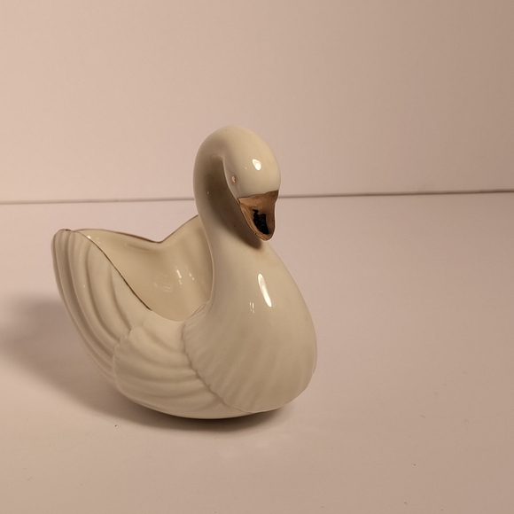 A SWAN⭐ - Picture 2 of 7